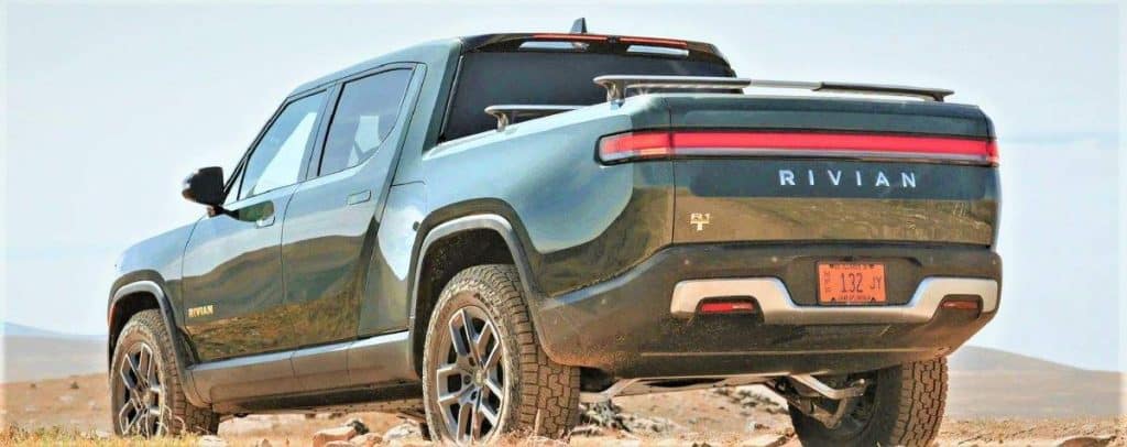 2023 Rivian R1t Rear, fast electric cars review 2023